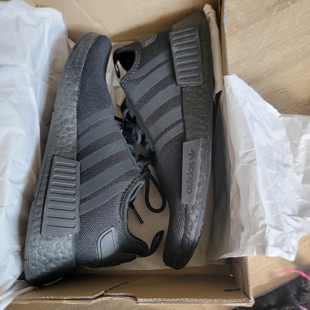 Adidas NMD_R1 Womens Shoes Size 8 Womens Black Pink Trim WORN ONCE Like New